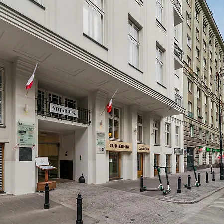 Hala Koszyki Spacious